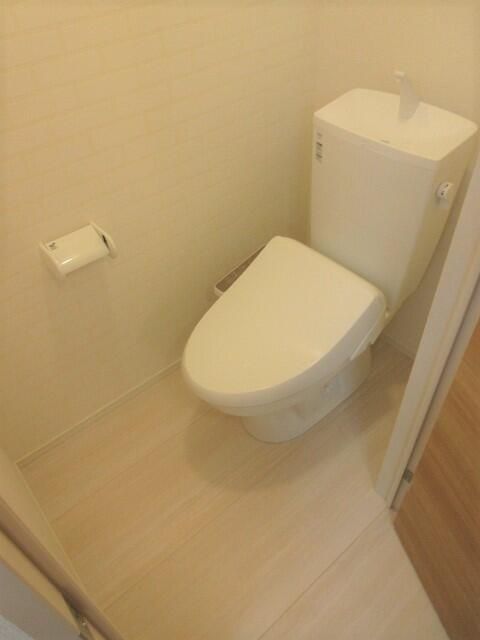 トイレ　写真は別の部屋のものです。