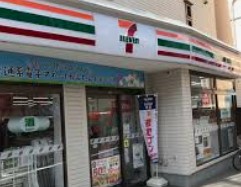 コンビニ　セブンイレブン初台店（コンビニ）まで140m