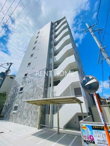 建物外観　9階建てのRC造の建物です。