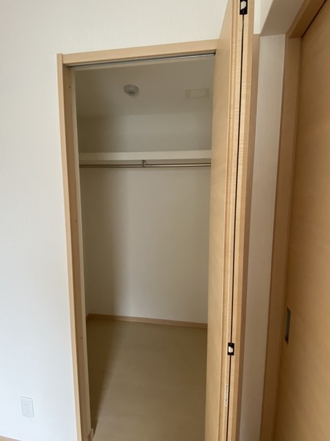 収納　奥行きのあるウォークインクローゼット