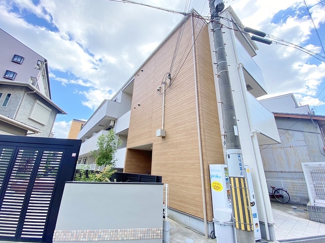 建物外観　駅前徒歩２分！