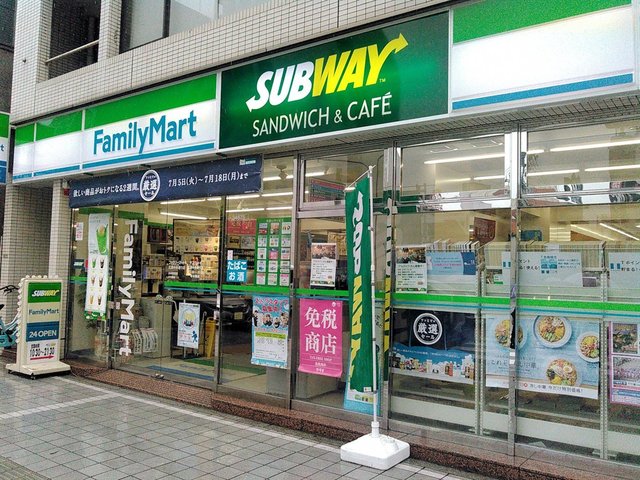 コンビニ　ファミリーマート広島中央通り店（コンビニ）まで73m