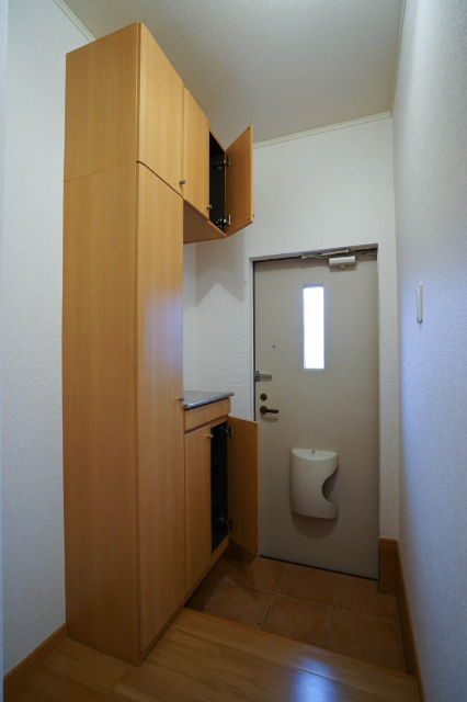玄関　同じ建物の別の部屋