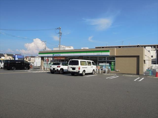コンビニ　ファミリーマート（コンビニ）まで595m