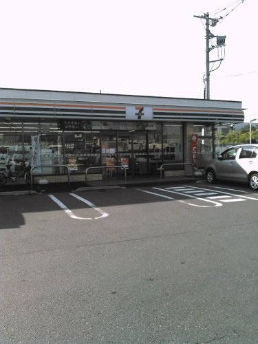 コンビニ　セブンイレブン 茨城守谷松ヶ丘店（コンビニ）まで323m