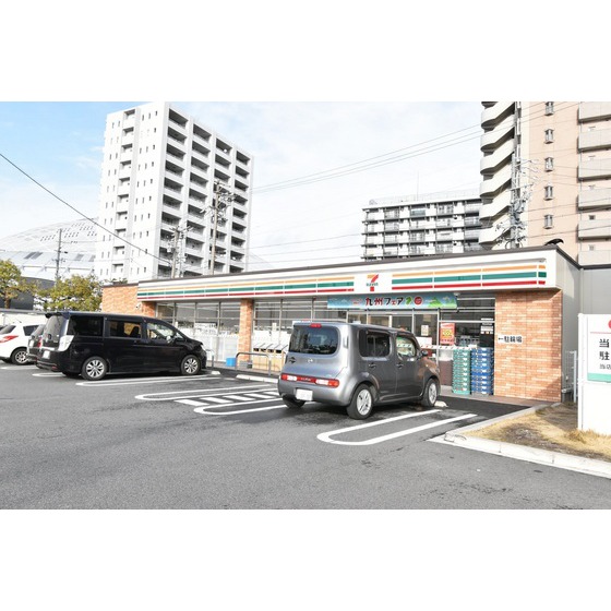コンビニ　セブンイレブン名古屋萱場２丁目店（コンビニ）まで120m