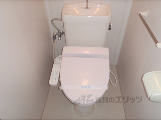 トイレ　ウォシュレットの付いたトイレ