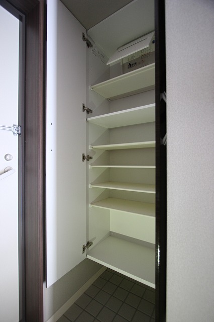 玄関　同物件別部屋