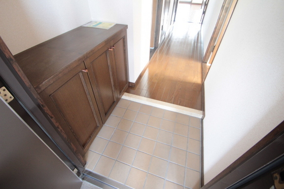 玄関　※別部屋の写真です