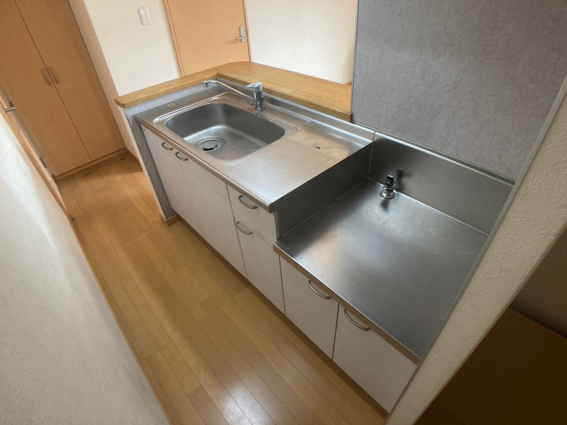 キッチン　キッチンです。ご自身でコンロを設置していただけます。