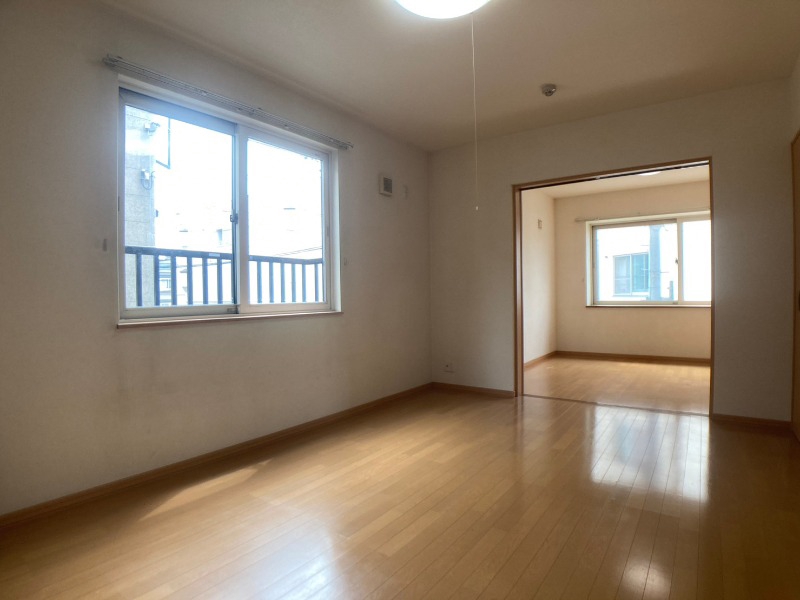 居室・リビング　広くてキレイなお部屋が広がっていて、充実した生活が送れそう。