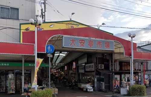 ショッピングセンター　大安亭市場（ショッピングセンター）まで496m