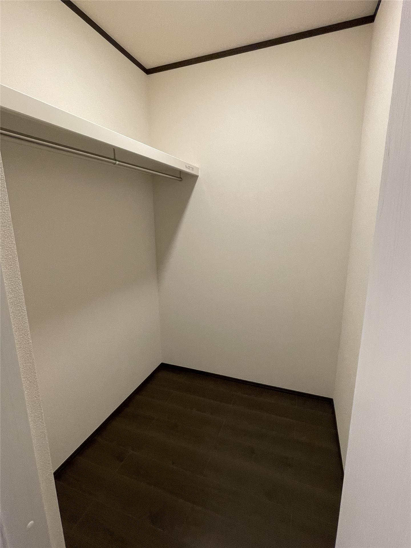 収納　ウオークインクローゼットです