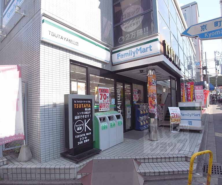 コンビニ　ファミリーマートＴＳＵＴＡＹＡ桃山店（コンビニ）まで128m