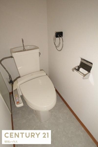 トイレ　温水洗浄便座完備のトイレです◎