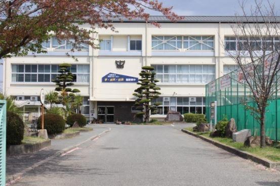 中学校　たつの市立龍野東中学校（中学校）まで1500m