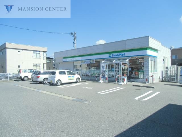 コンビニ　ファミリーマート新潟中野山店（コンビニ）まで955m