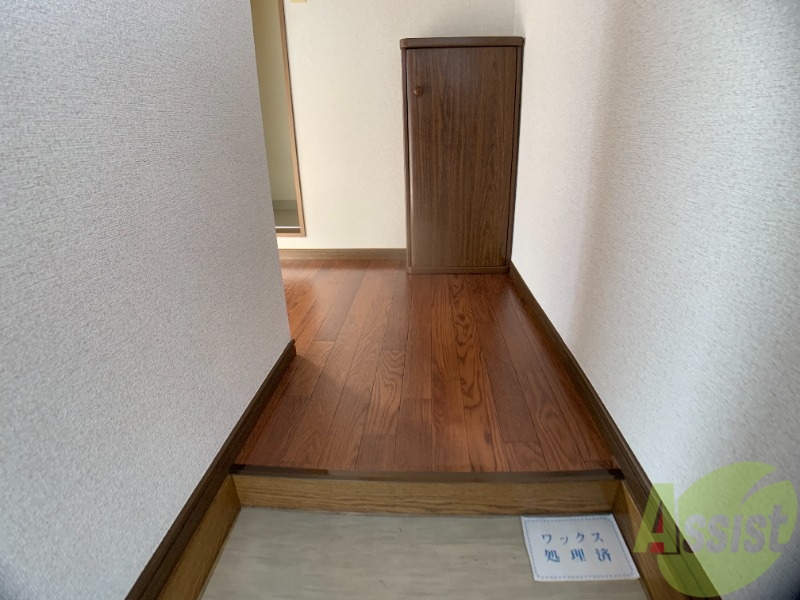 玄関　玄関から撮影しました。明るい雰囲気が伝わってきます。