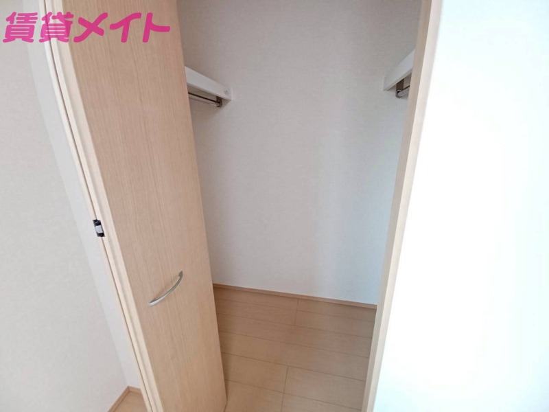 収納　別部屋反転参考写真です