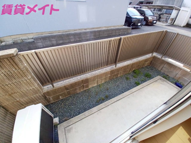 バルコニー　別部屋反転参考写真です