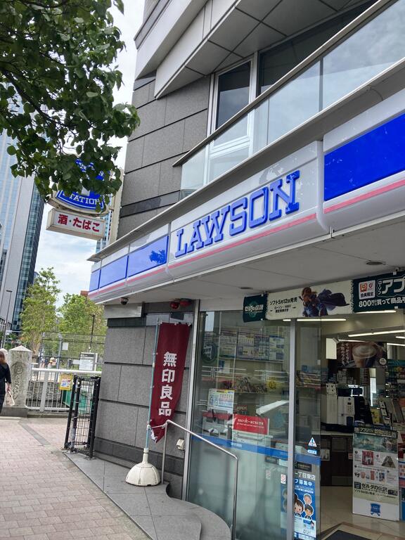 コンビニ　ローソン中野本町一丁目東店（コンビニ）まで114m