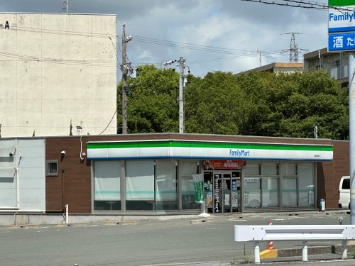 コンビニ　ファミリーマート 豊橋岩屋町店（コンビニ）まで861m