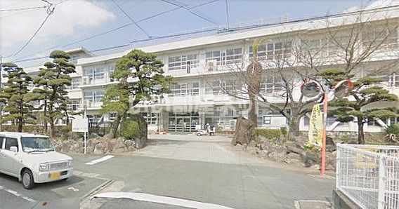 中学校　久留米市立櫛原中学校（中学校）まで609m