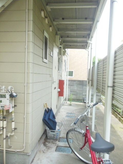 エントランス　★玄関前の通路もキレイに管理されてます★