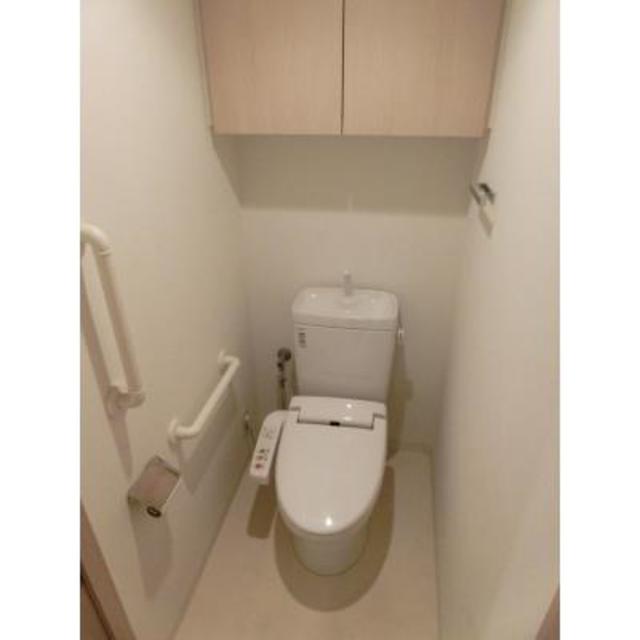 トイレ　※写真は同タイプ住戸です。