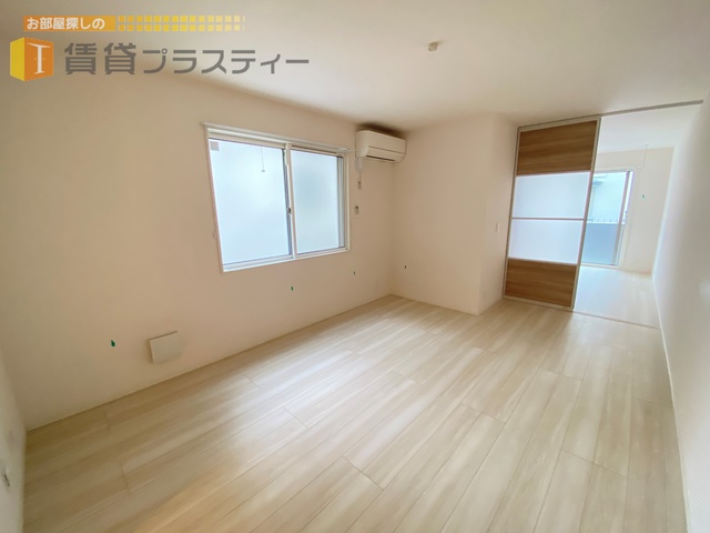 居室・リビング　※同建物反転写真