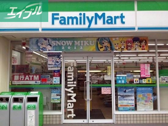 コンビニ　ファミリーマート岡大前店（コンビニ）まで240m