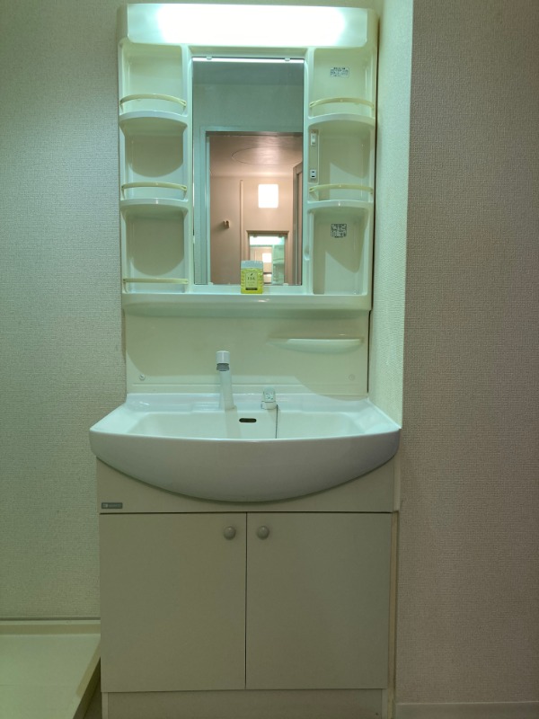 洗面設備　※写真は４階のお部屋で参考になります
