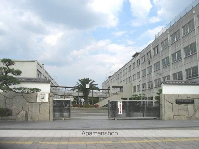 中学校　高槻市立第一中学校（中学校）まで599m