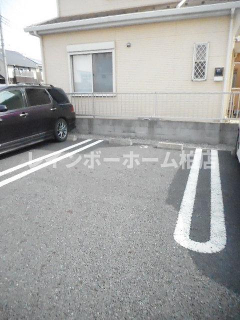 駐車場　駐車場に車を止められます