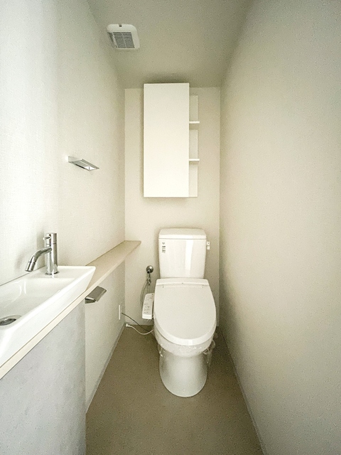 トイレ　※写真は同タイプ住戸です。