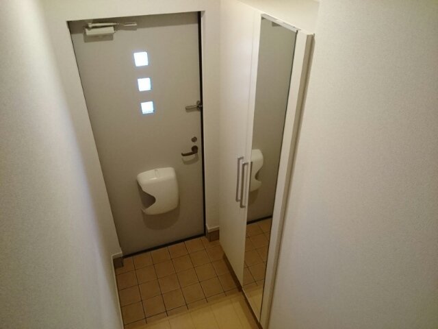 玄関　収納もある玄関です