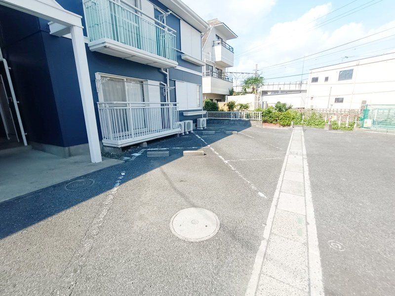 駐車場　庭