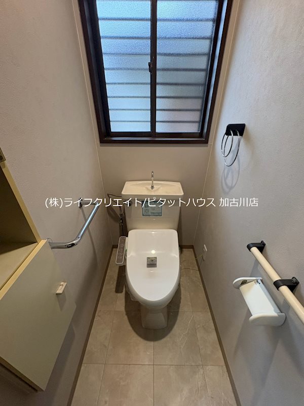 南備後貸家のトイレ写真