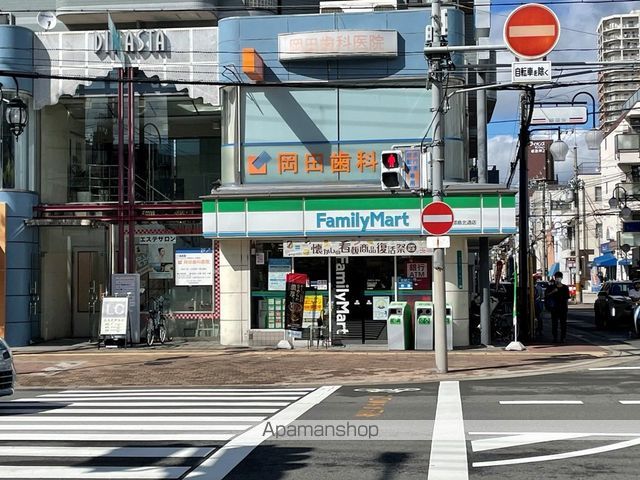 コンビニ　ファミリーマート（コンビニ）まで165m