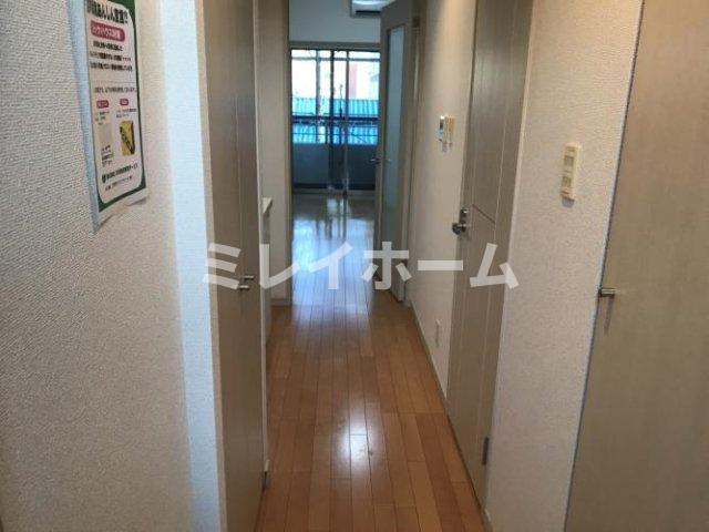 玄関　同建物内、別のお部屋の参考写真になります。