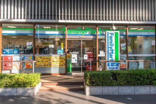 コンビニ　ファミリーマート 田町駅北店（コンビニ）まで675m