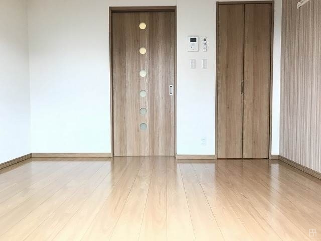 その他部屋・スペース　扉に少しデザイン有