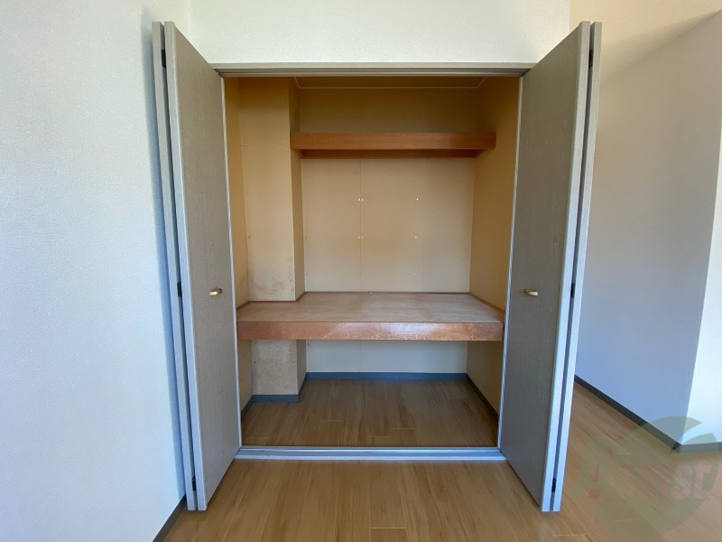収納　クローゼットは奥行きもあり、荷物が多い方でも安心です。
