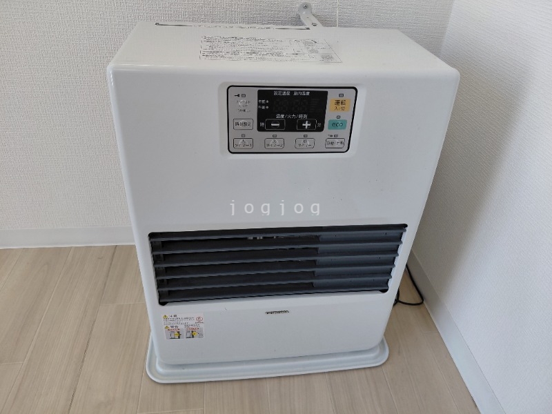 その他設備　冬はあったか石油ストーブです。