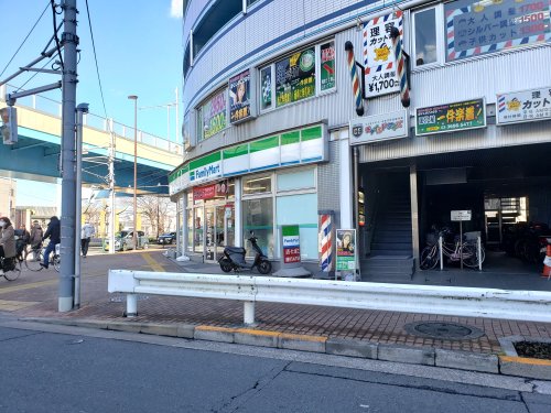 コンビニ　ファミリーマート 葛飾たつみ橋店（コンビニ）まで238m