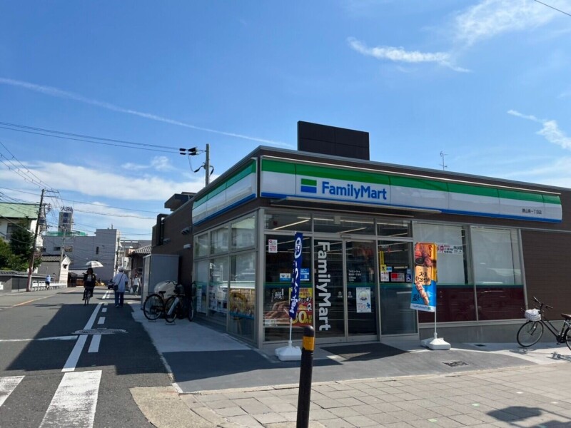 コンビニ　ファミリーマート勝山南一丁目店（コンビニ）まで308m