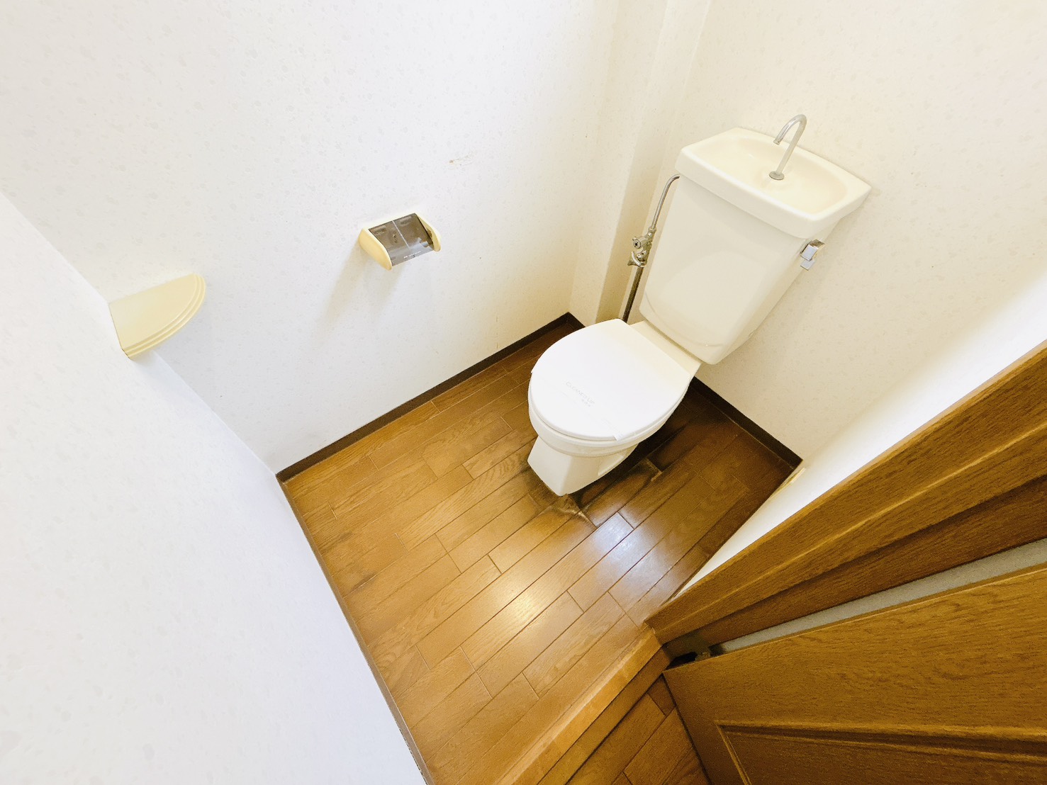 南海本線 蛸地蔵駅 徒歩6分 3階建 築32年のトイレ写真