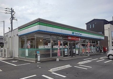 コンビニ　ファミリーマート（コンビニ）まで100m