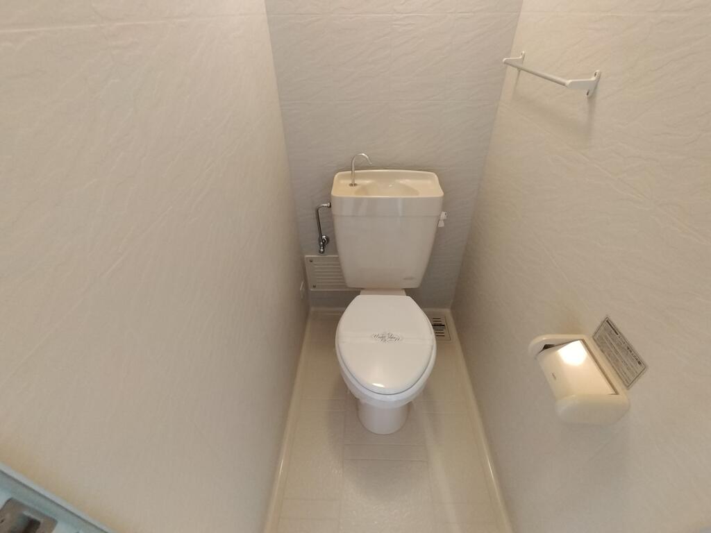 トイレ　※同建物の別のお部屋の写真です。