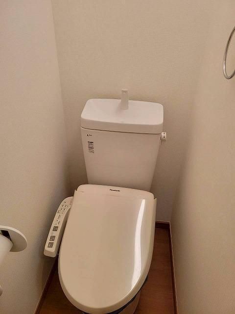 西武新宿線 鷺ノ宮駅 徒歩6分 2階建 築15年のトイレ写真